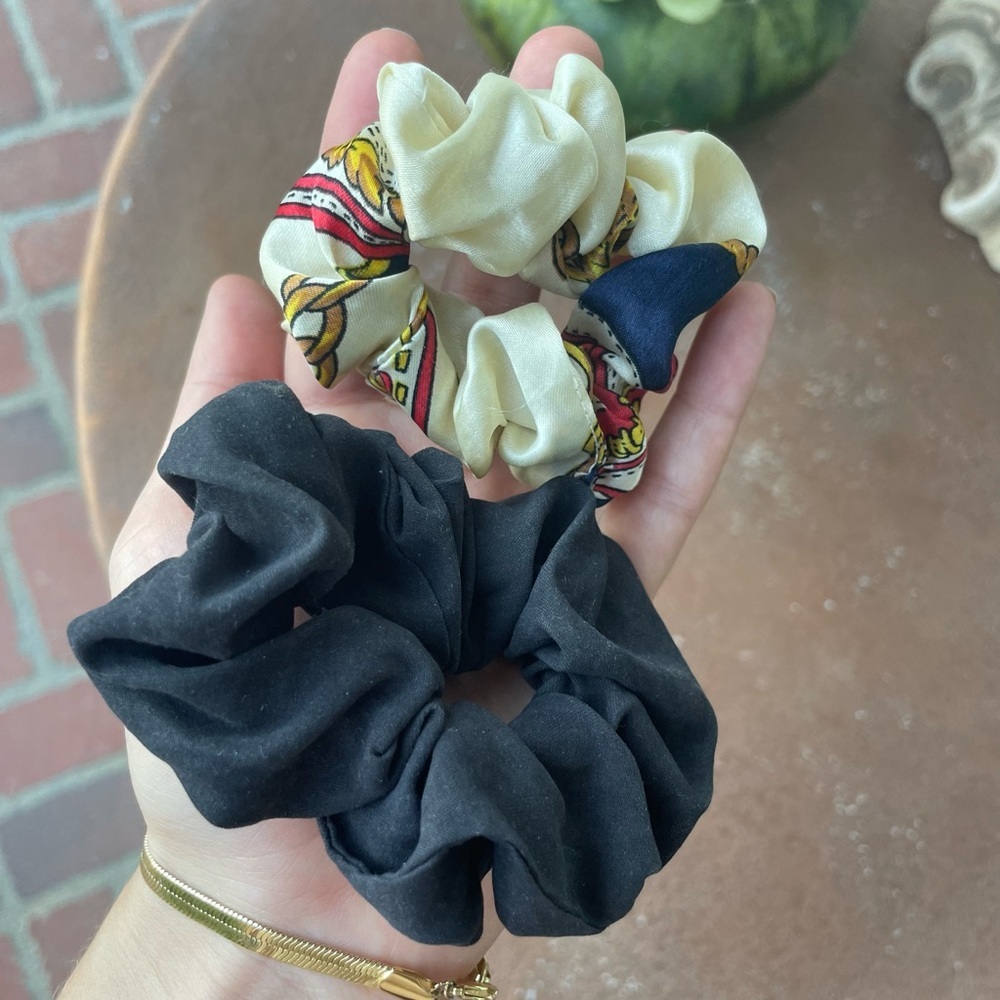 Scrunchie set 🖤 - Picture 3 of 4